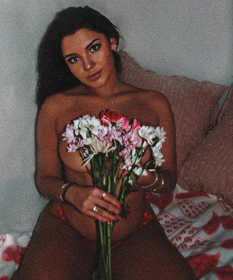Hannah M photo 203