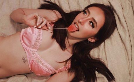 Hannah Urman photo 3