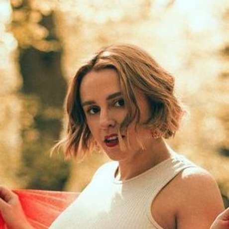 Hannah Witton photo 18