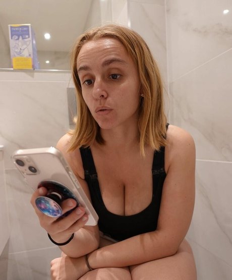 Hannah Witton photo 79