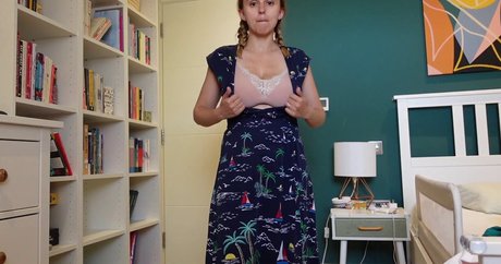 Hannah Witton photo 98