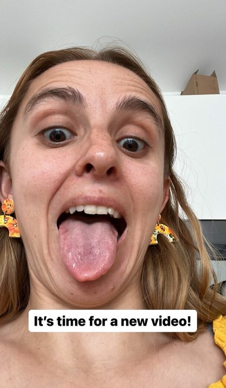Hannah Witton photo 99