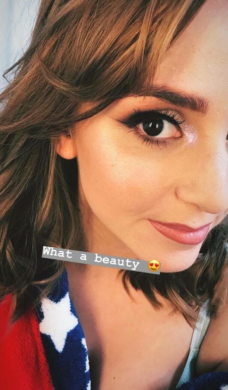 Hannah Witton photo 101