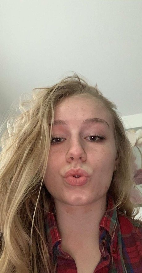 Hannah Woods photo 7