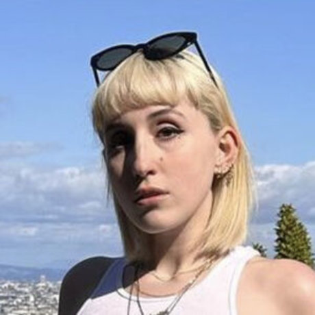 Harley Quinn Smith photo 4