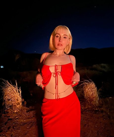 Harley Quinn Smith photo 5
