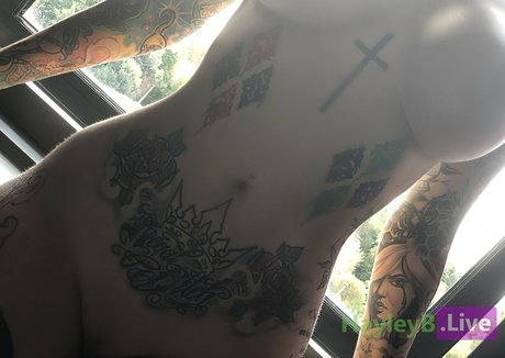 Hayley_B photo 348