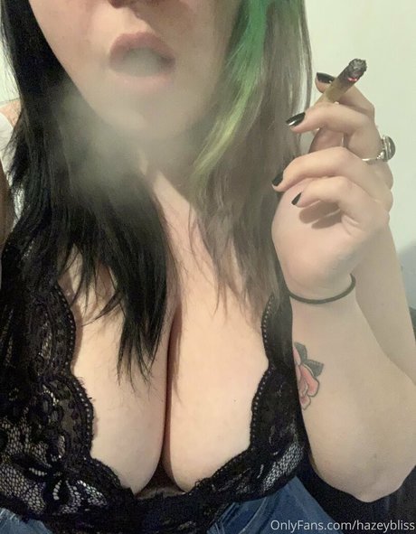 Hazeybliss photo 28
