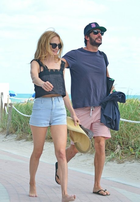 Heather Graham photo 7