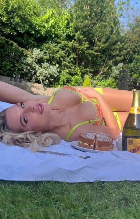 Helen Flanagan photo 5