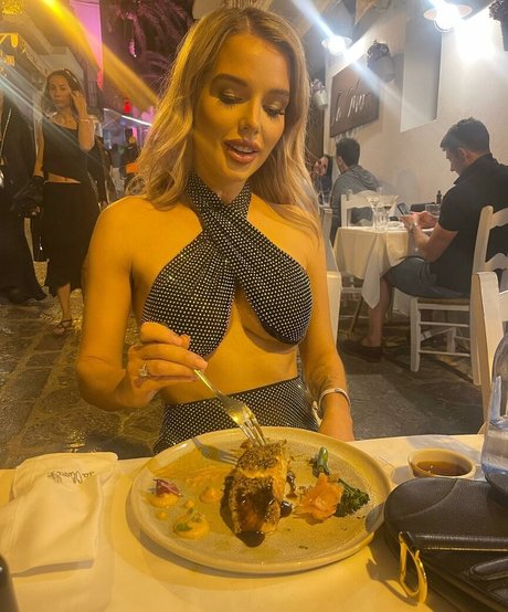 Helen Flanagan photo 387