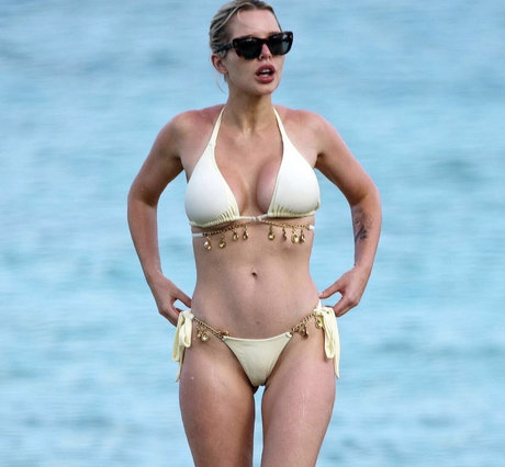 Helen Flanagan photo 528