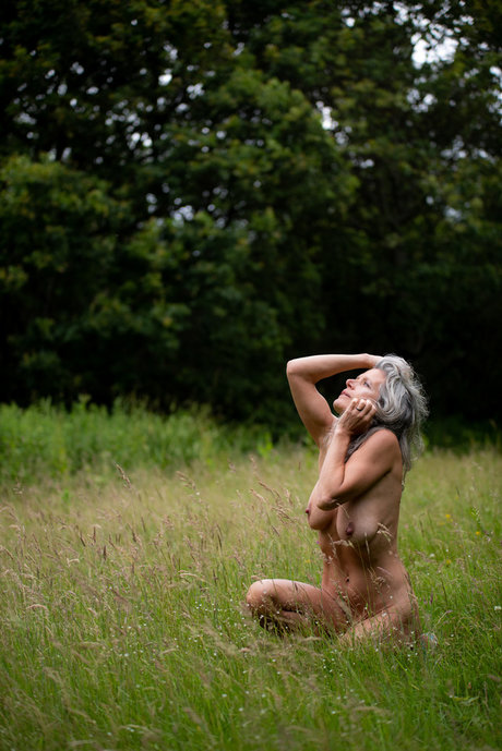 Helen saunders photo 4