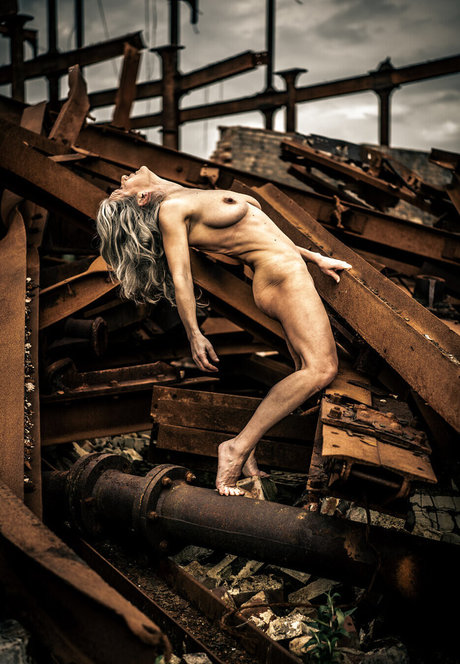 Helen saunders photo 25