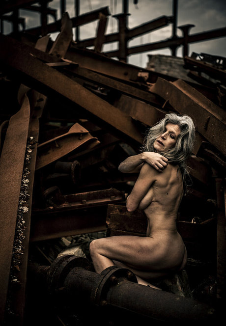 Helen saunders photo 29