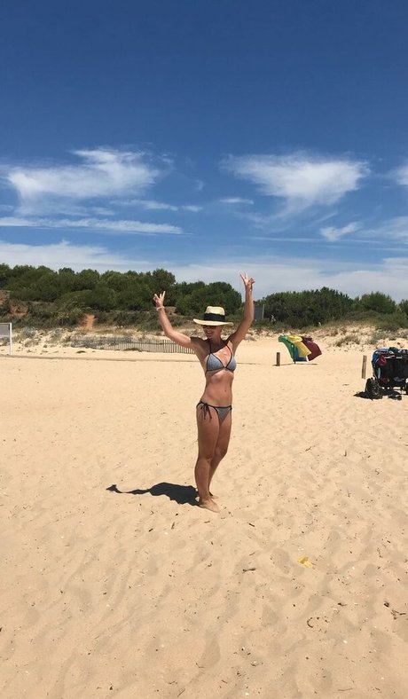 Helen Skelton photo 17