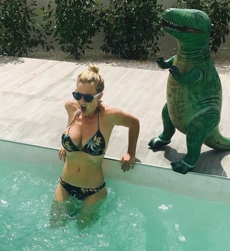 Helen Skelton photo 26