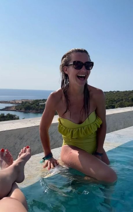 Helen Skelton photo 54