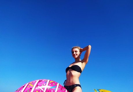 Helenadolphin photo 4