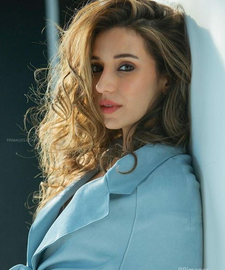 Heli Daruwala photo 2