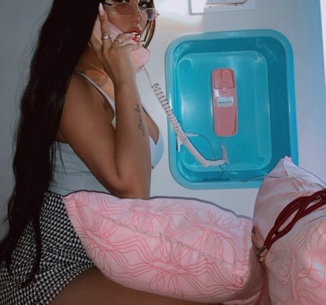 Helia Soltani photo 9