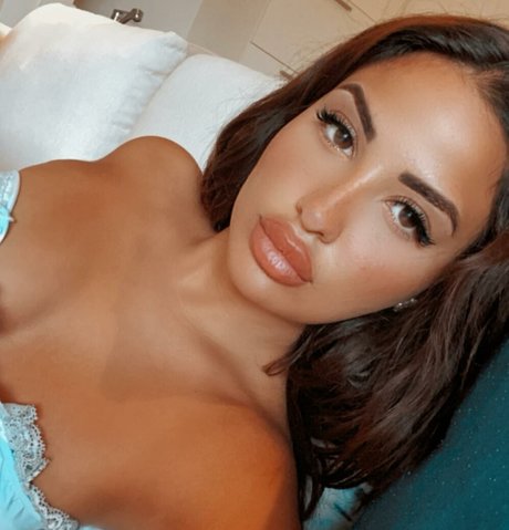 Helia Soltani photo 14