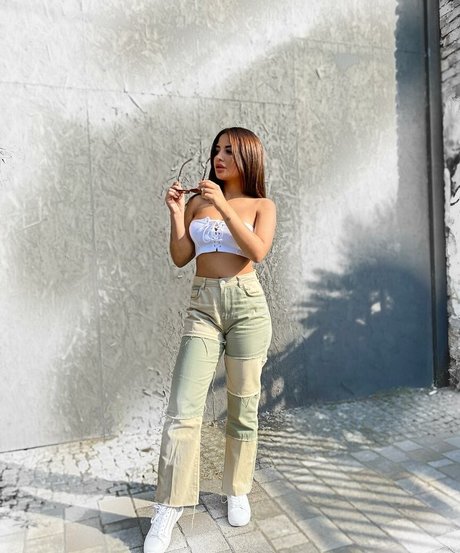 Helia Soltani photo 17