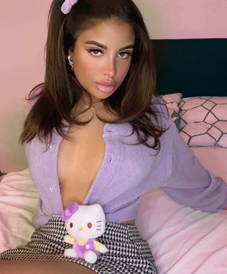 Helia Soltani photo 33