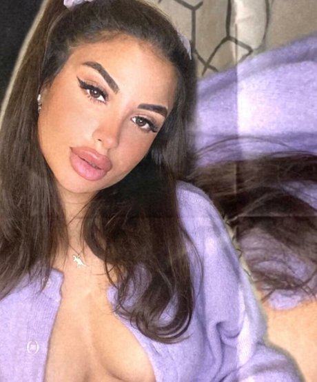 Helia Soltani photo 34