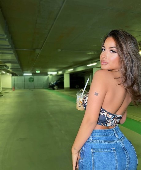 Helia Soltani photo 37