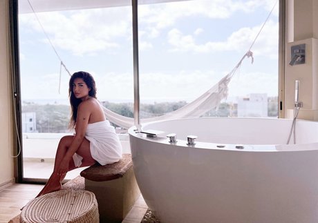 Helia Soltani photo 61