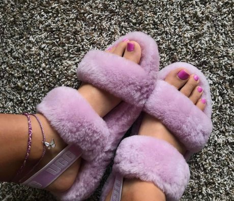 HerAthleteFeet photo 6