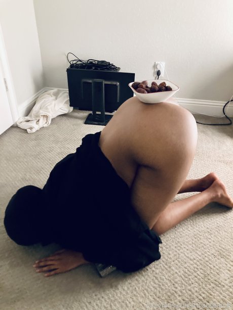 Hijabi Bambi photo 6