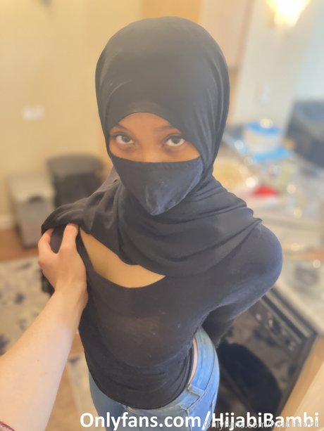 Hijabi Bambi photo 9