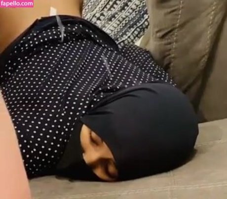 HijabiBambi photo 1