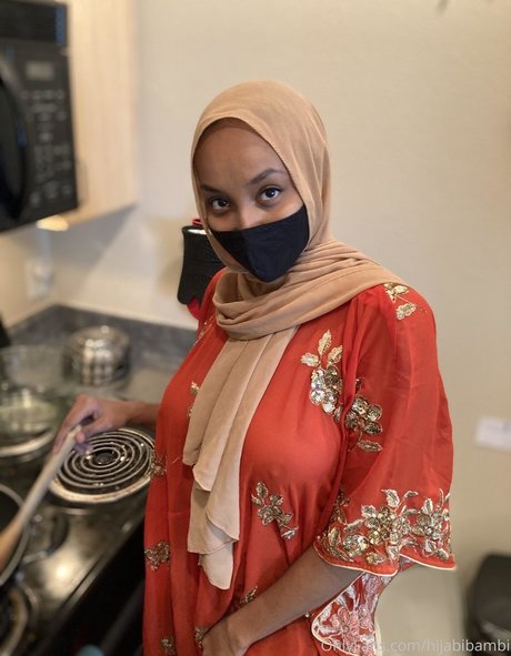 HijabiBambi photo 4