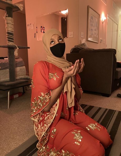 HijabiBambi photo 13