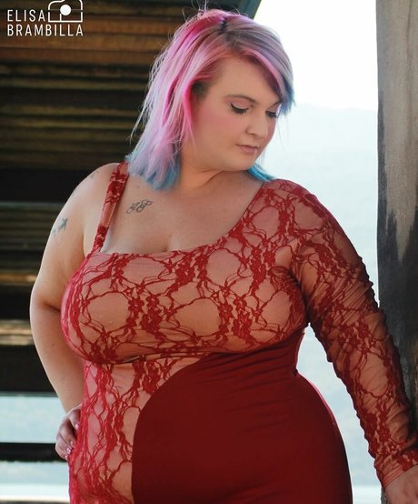 Hilary Ilariaa photo 23