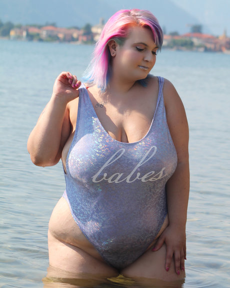 Hilary Ilariaa photo 154
