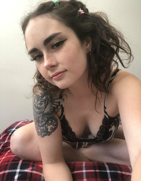 Hnnnyy photo 1