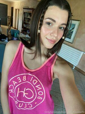 hoe_and_housewife photo 2