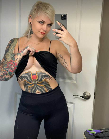 Holli Marie photo 16