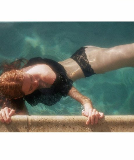 Holly Hicks photo 117