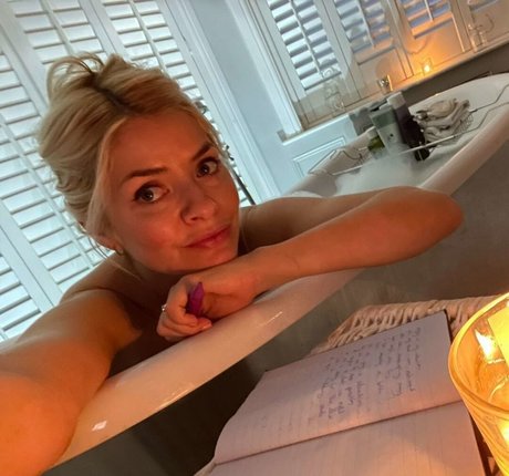 Holly Willoughby photo 58