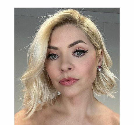 Holly Willoughby photo 232
