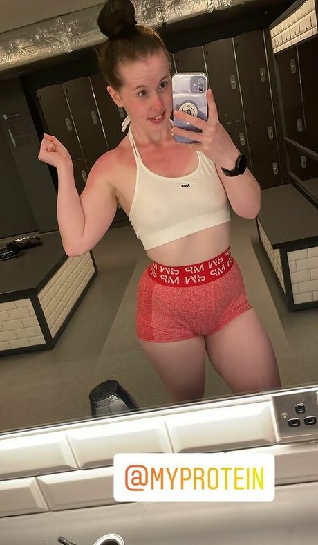 Holly12x photo 2