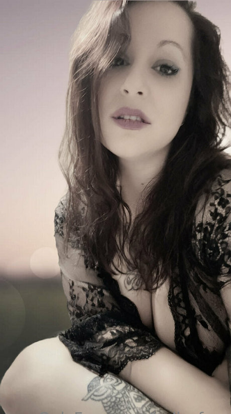 Hollyfree photo 2