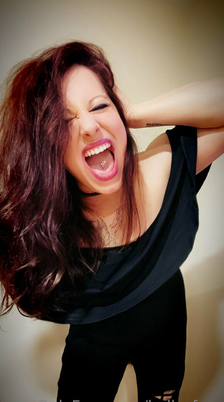 Hollyfree photo 8