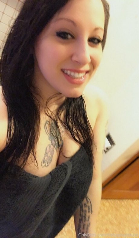 Hollyfree photo 36