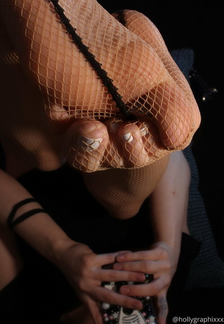 Hollygraphixxx photo 7